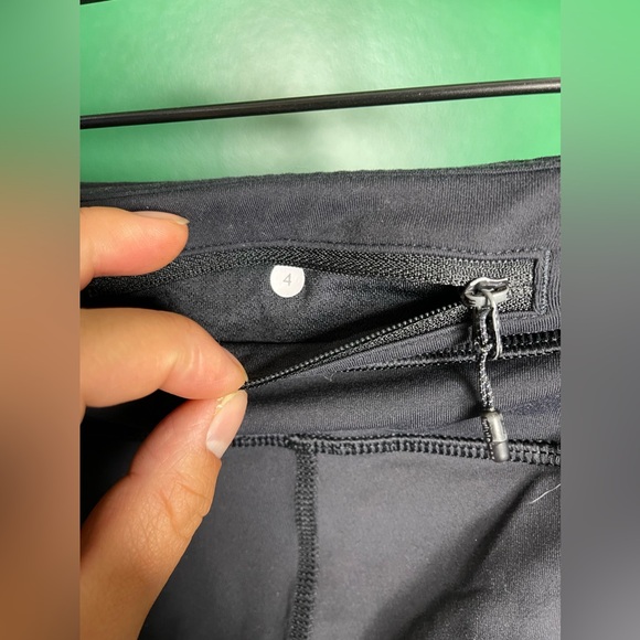 Lululemon Athleta Black Capris Mesh Mix Sz 4 Sell As Is - Picture 5 of 8